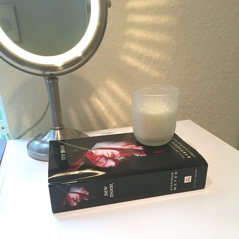 2 for $25 Sale:Twilight Saga: New Moon Soft Cover